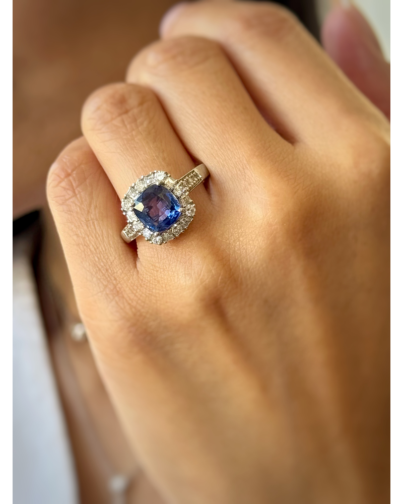 Espectacular Anillo Solitario Gran Zafiro Azul Halo de Diamantes Platino