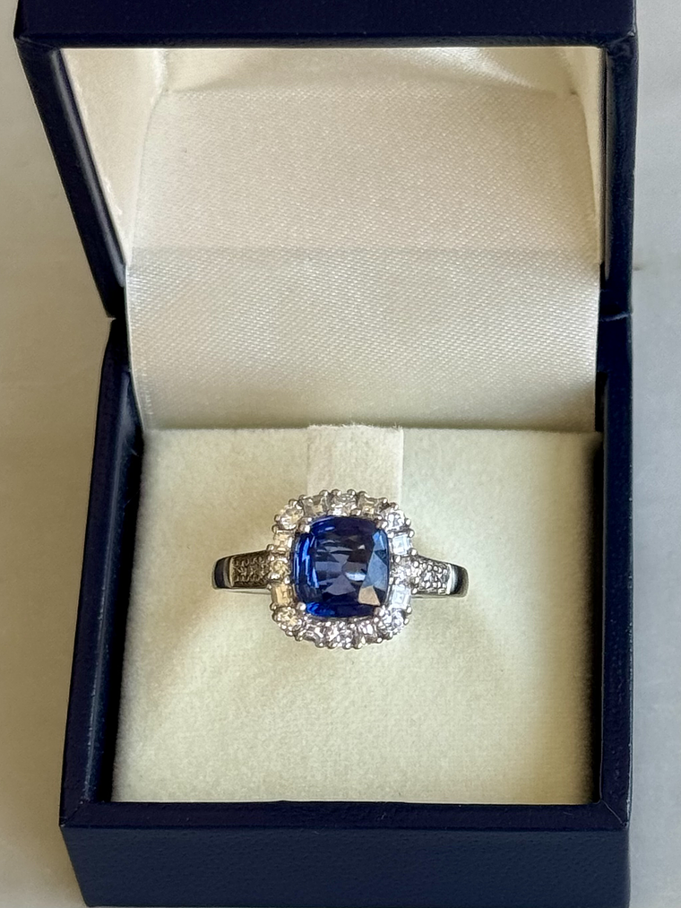 Espectacular Anillo Solitario Gran Zafiro Azul Halo de Diamantes Platino 5