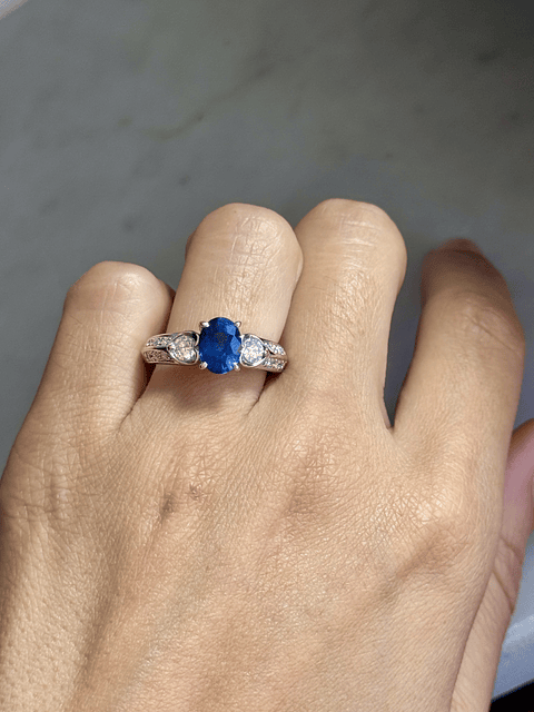 Precioso Anillo Solitario Zafiro Azul Diamantes Laterales Platino