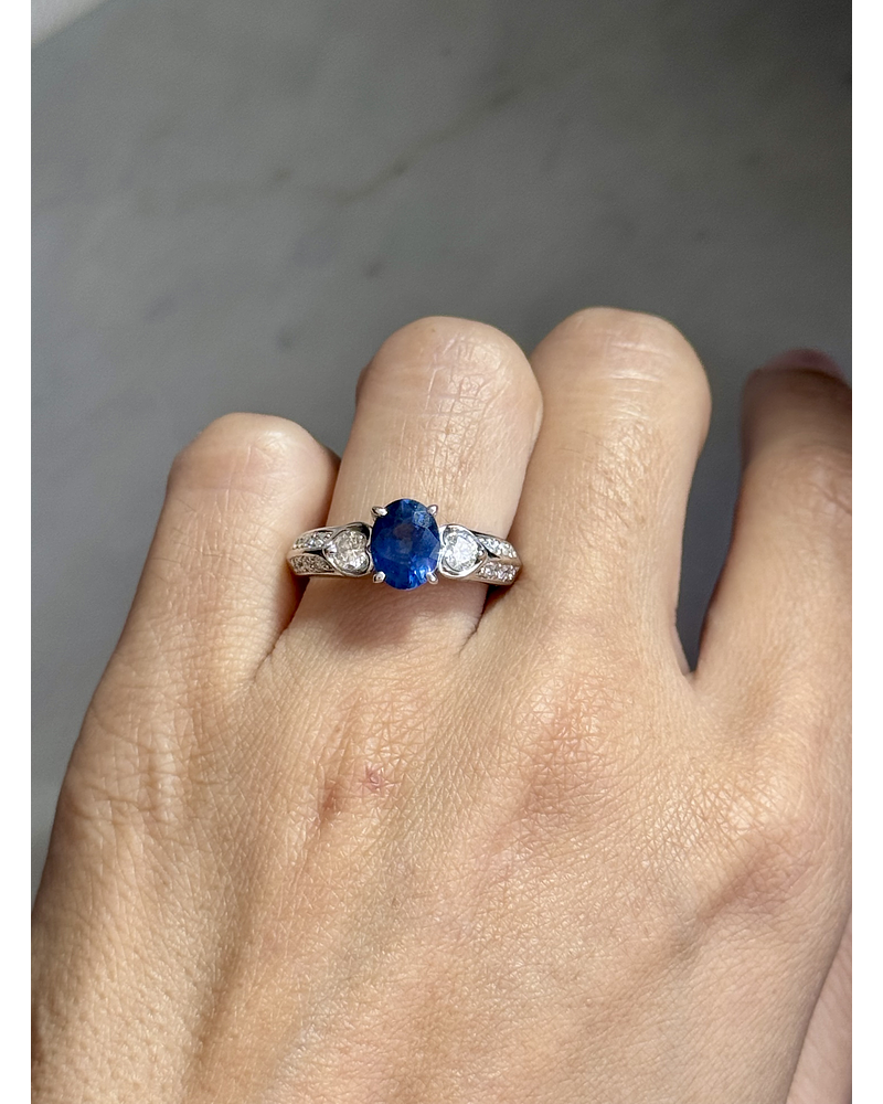 Precioso Anillo Solitario Zafiro Azul Diamantes Laterales Platino