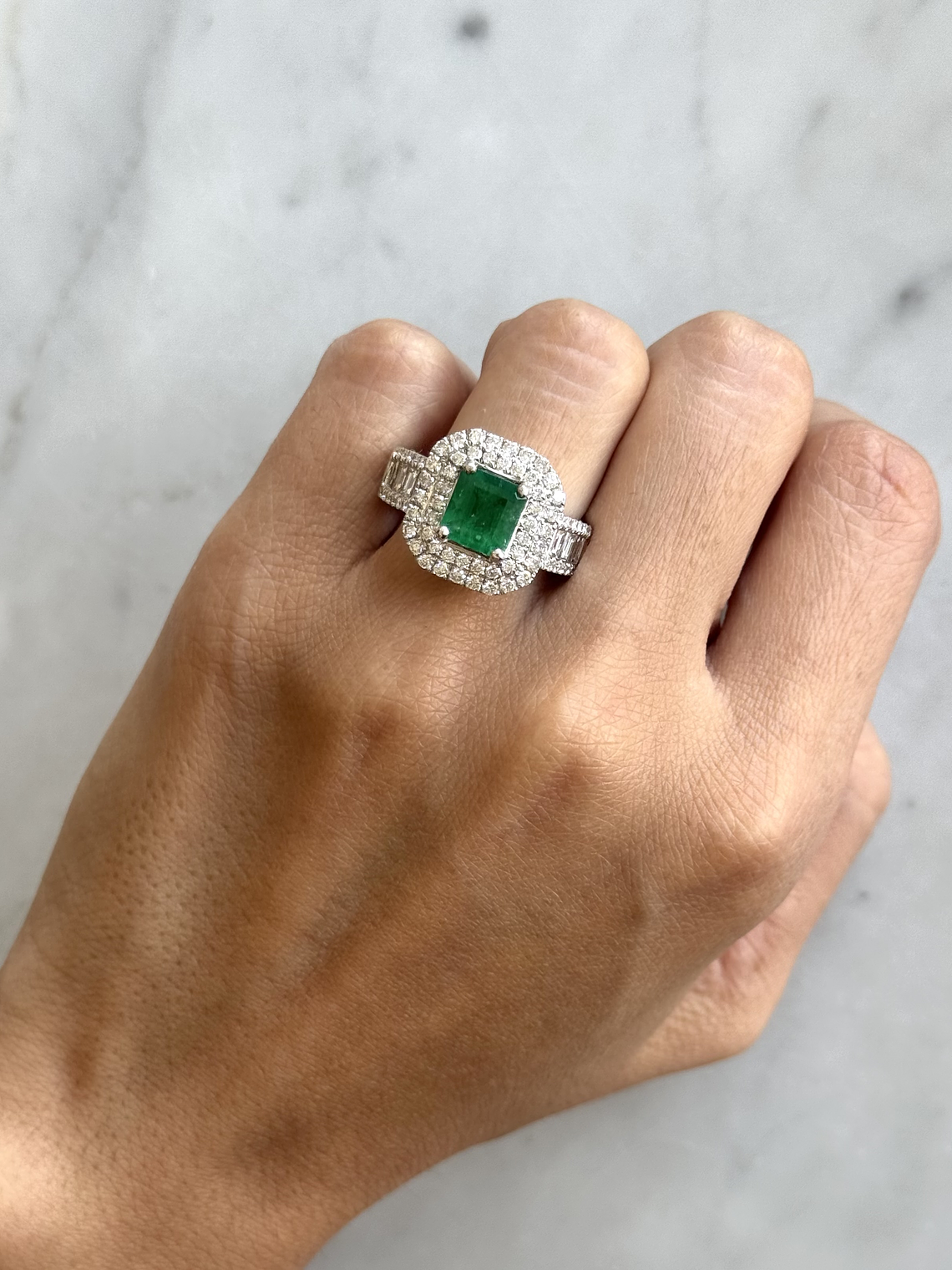 Maxi Anillo Gran Esmeralda Diamantes en Oro Blanco 18K 2