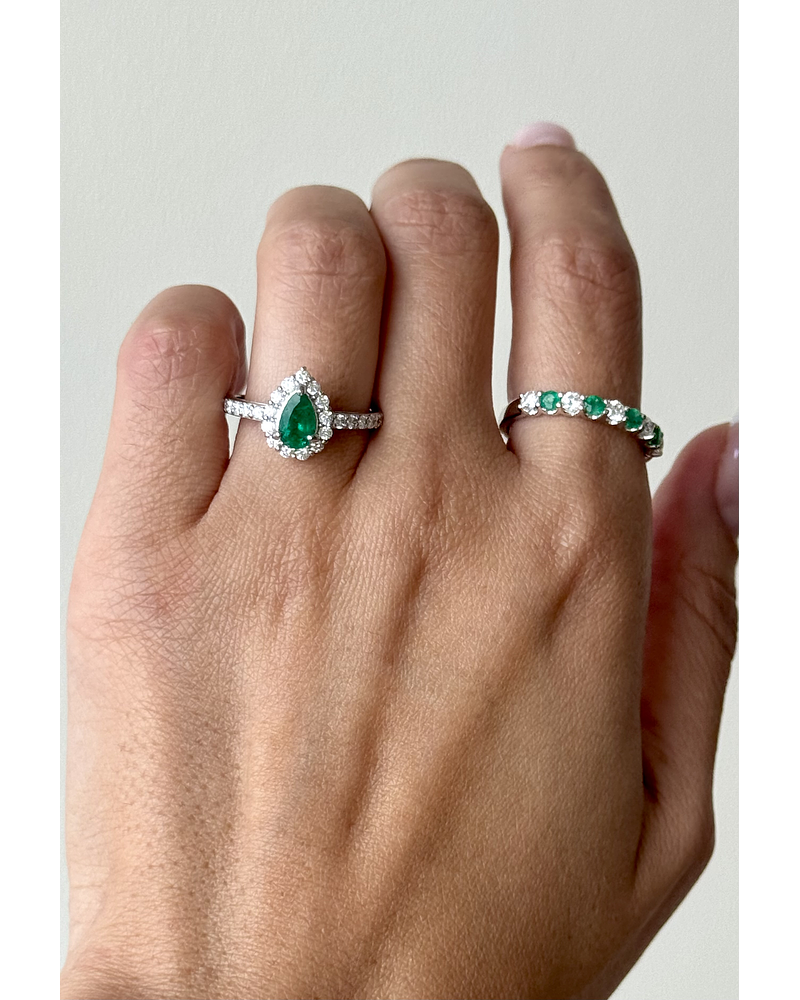 Anillo Cintillo Esmeraldas y Diamantes en Oro Blanco 18K