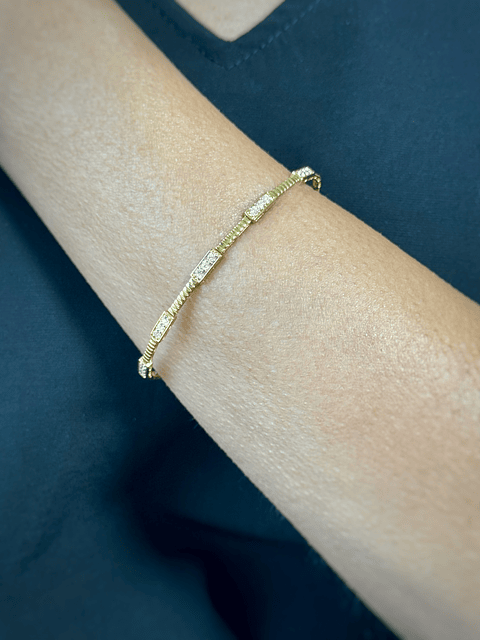 Preciosa Esclava Diamantes Naturales en Oro Amarillo 18K