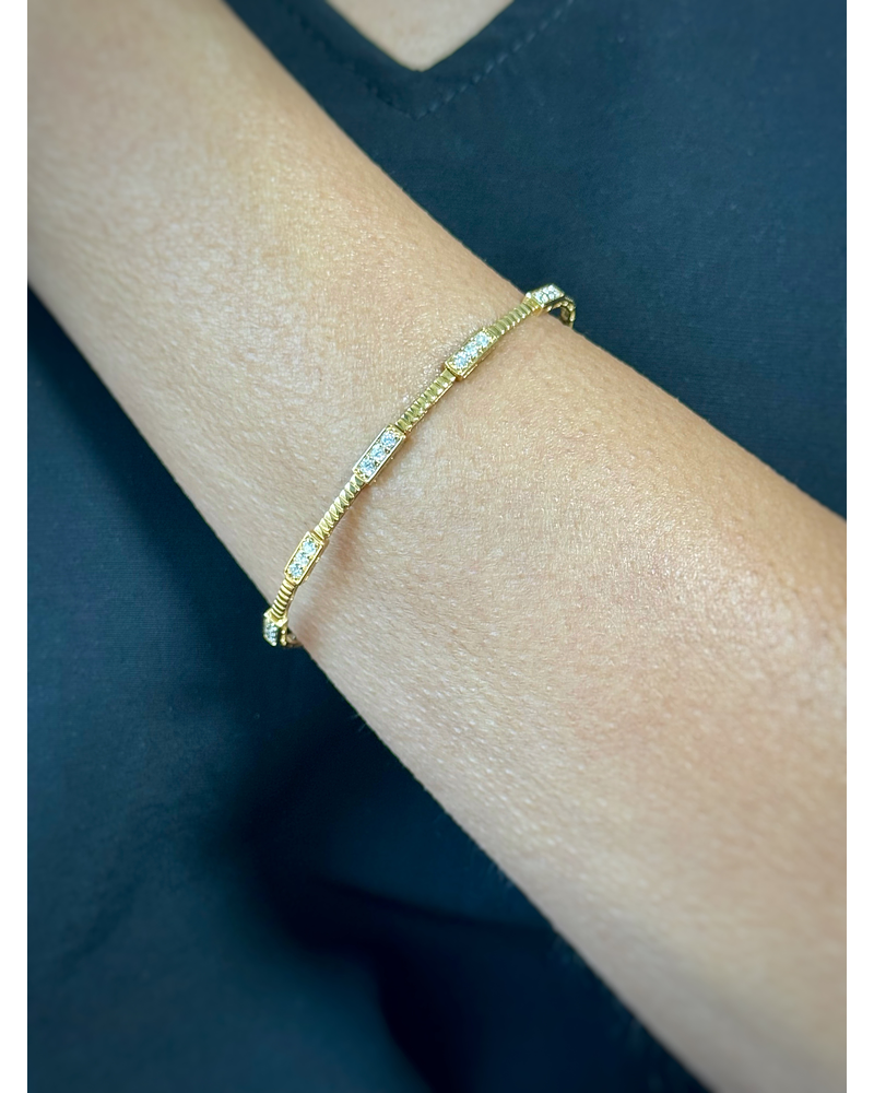 Preciosa Esclava Diamantes Naturales en Oro Amarillo 18K