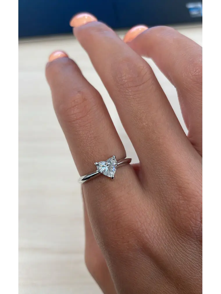 Anillo Solitario Diamante Natural Corte Corazón en Platino 2