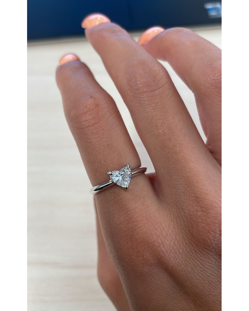 Anillo Solitario Diamante Natural Corte Corazón en Platino