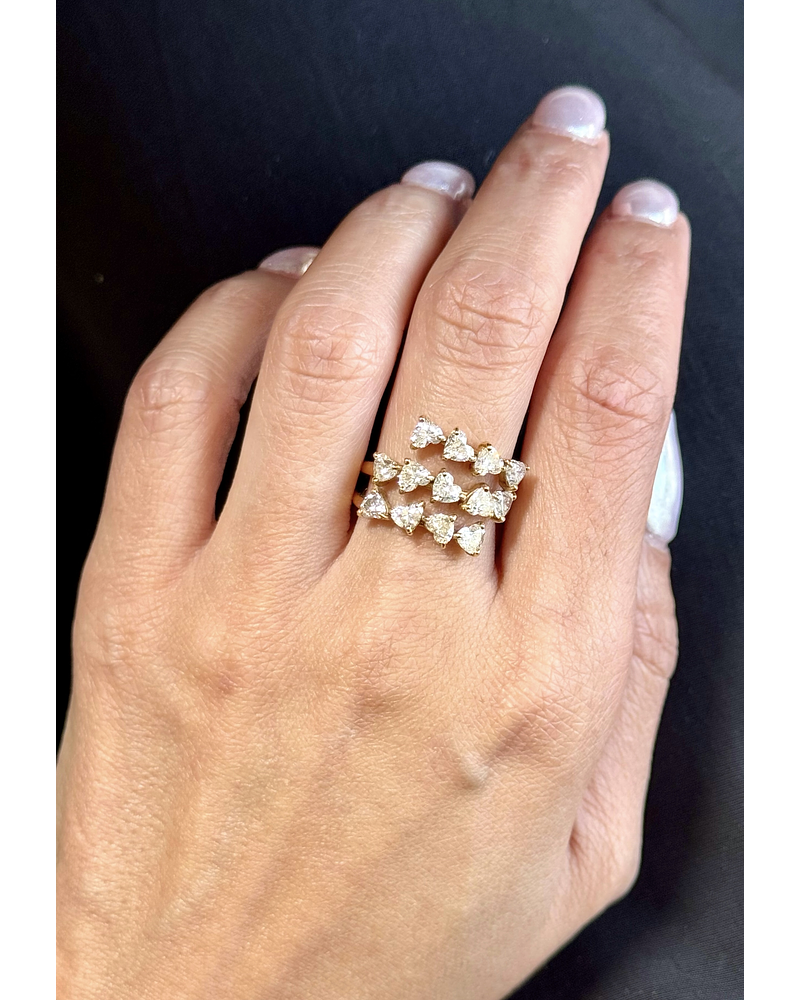 Anillo Cintillo Triple Diamantes corte Corazón en Oro Amarillo 18K