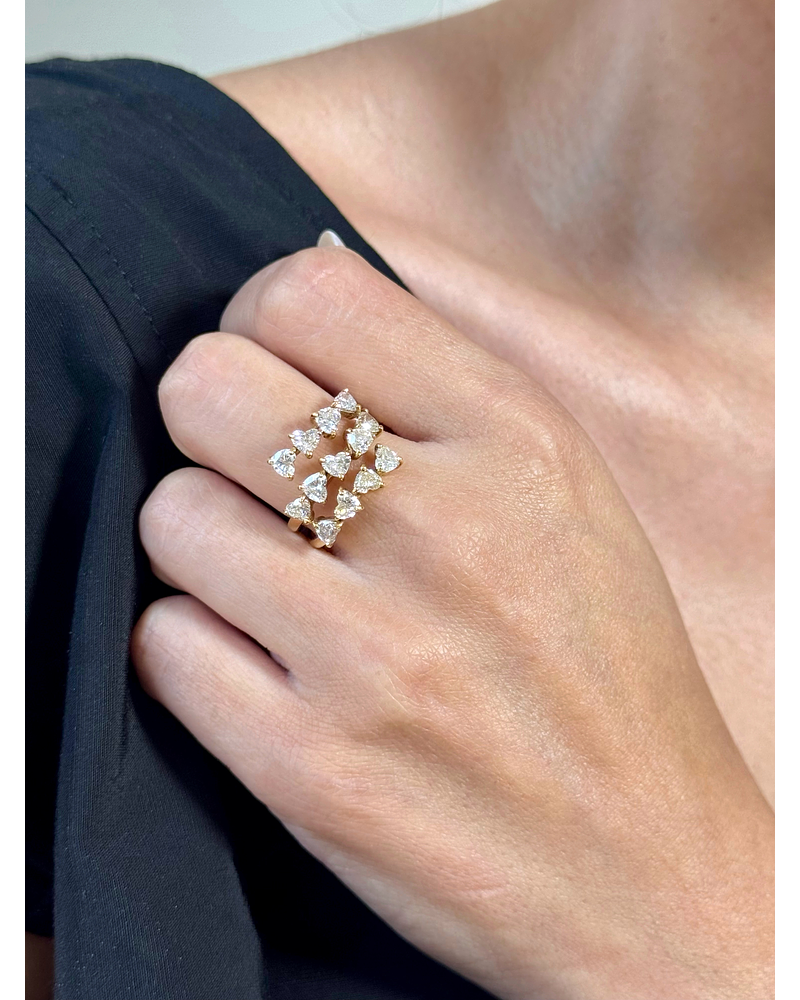 Anillo Cintillo Triple Diamantes corte Corazón en Oro Amarillo 18K