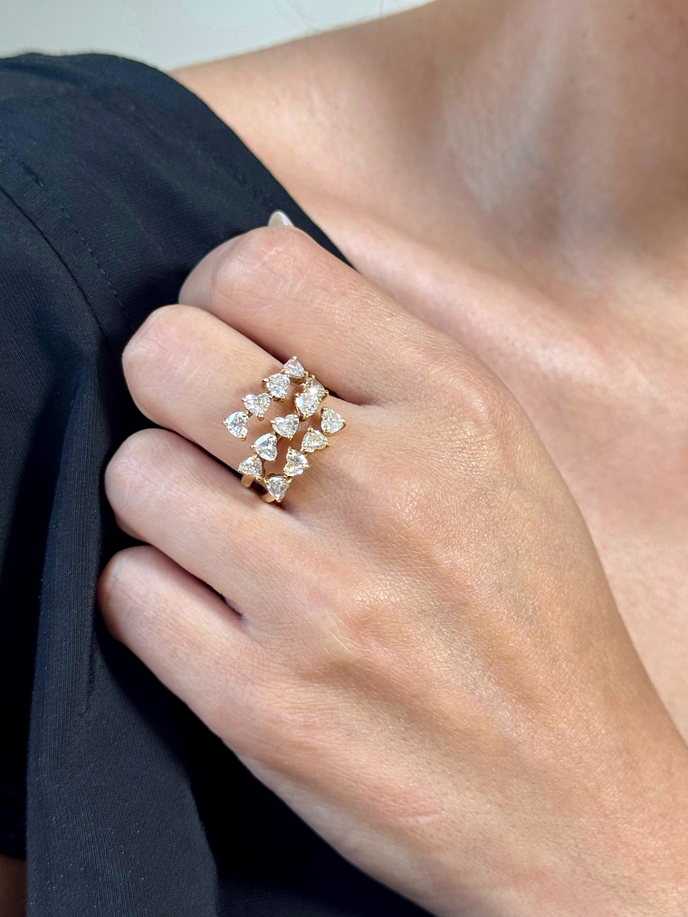 Anillo Cintillo Triple Diamantes corte Corazón en Oro Amarillo 18K 3