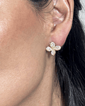 Aros Flores Diamantes en Oro Amarillo 18K