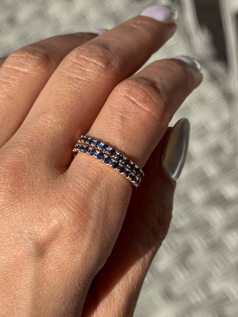 Anillo Cintillo Zafiros Azules en Oro Amarillo 18K