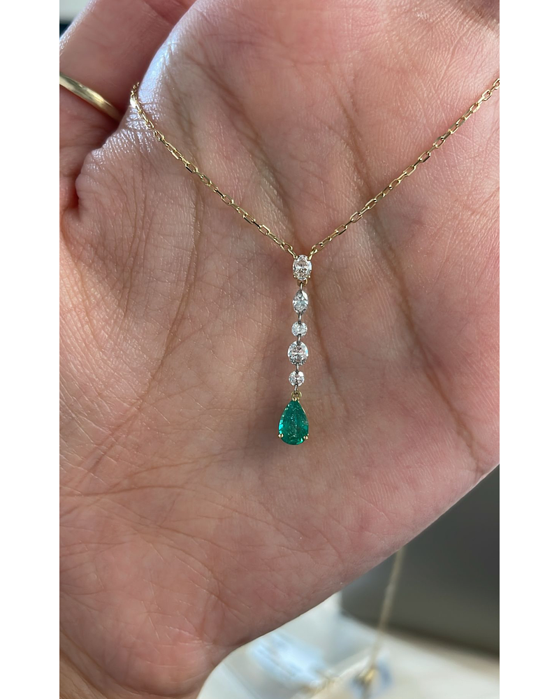 Collar Esmeralda y Brillantes en Oro Amarillo 18K