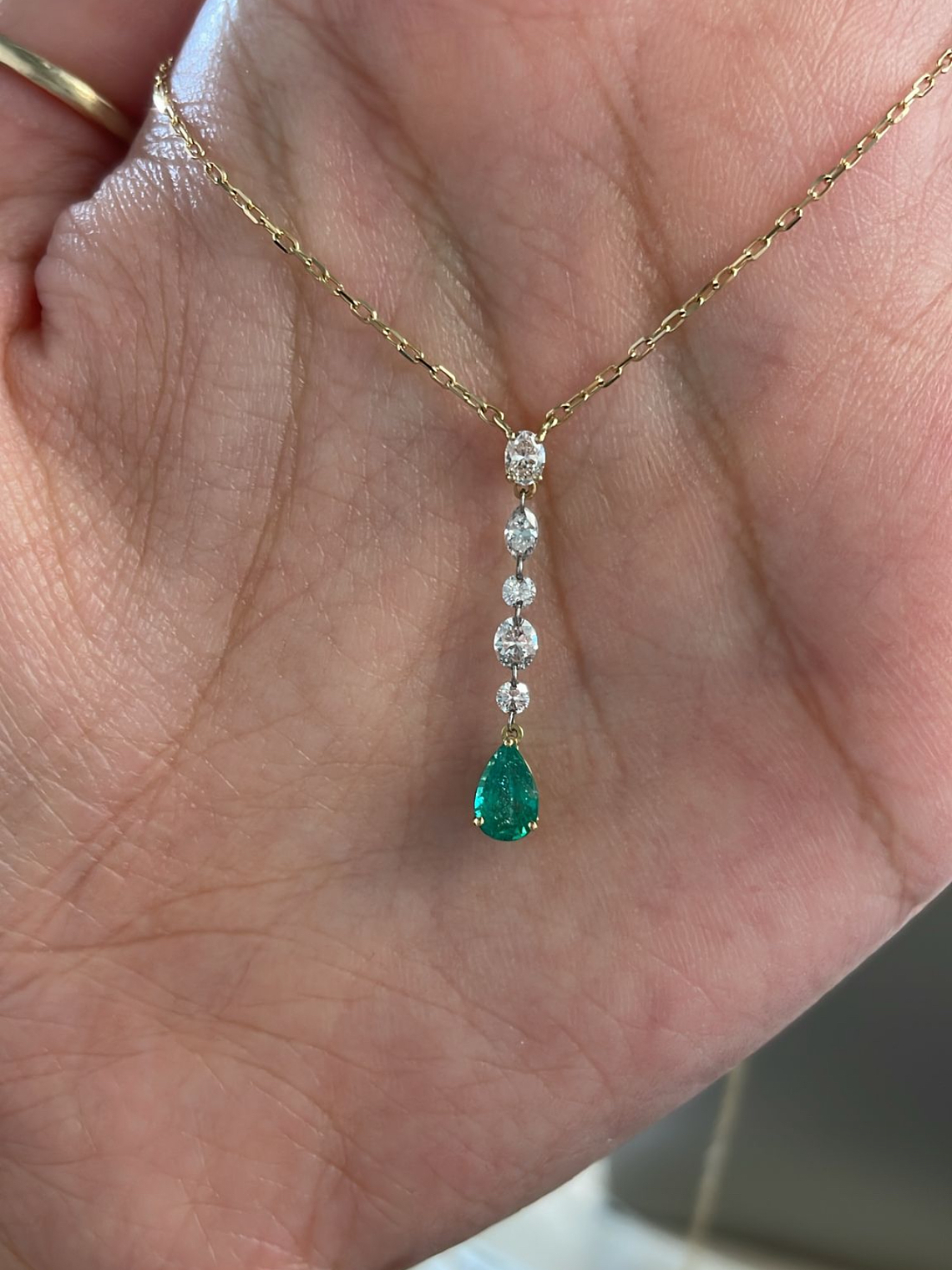 Collar Esmeralda y Brillantes en Oro Amarillo 18K 3