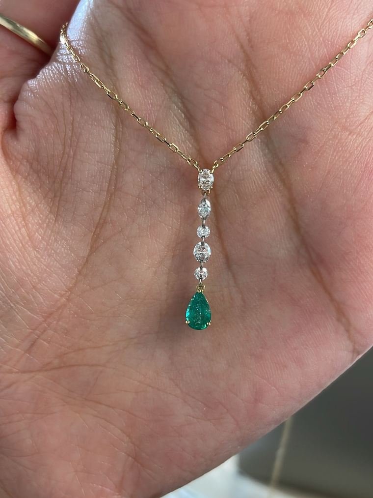 Collar Esmeralda y Brillantes en Oro Amarillo 18K 3