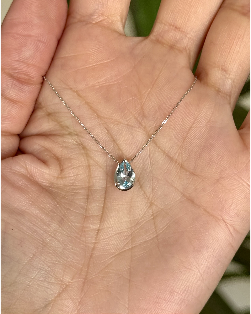 Delicado Collar Aguamarina Gota en Oro Blanco 18K 