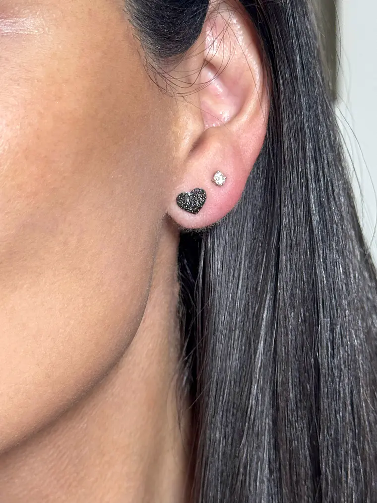 Aros Corazón Diamantes Negros en Oro Blanco 18K 5
