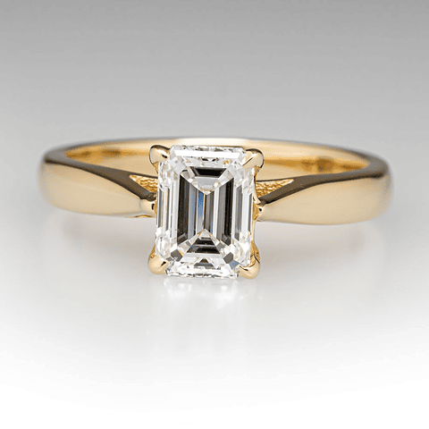 Anillo Solitario Diamante Natural Corte Esmeralda en Oro Amarillo 18K