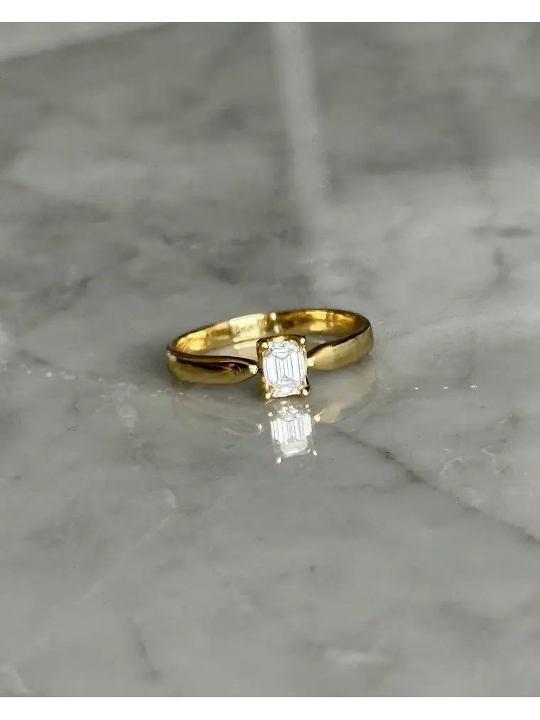 Anillo Solitario Diamante Natural Corte Esmeralda en Oro Amarillo 18K 3