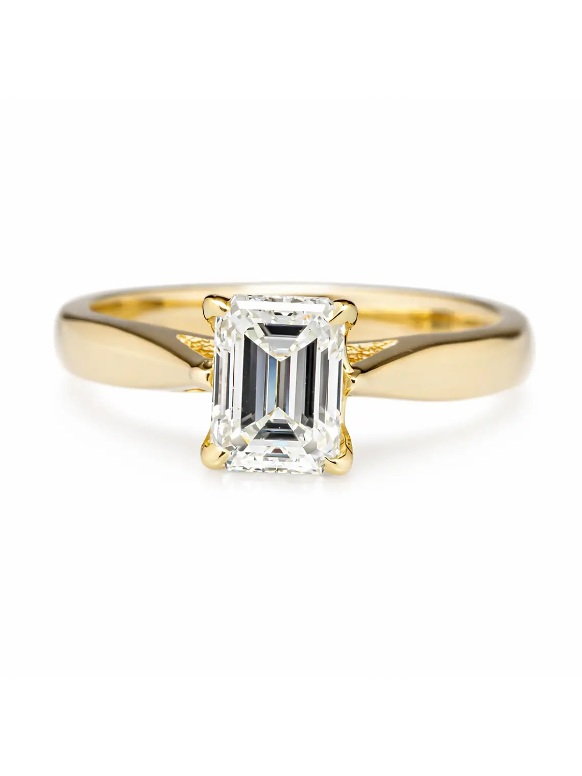 Anillo Solitario Diamante Natural Corte Esmeralda en Oro Amarillo 18K 1