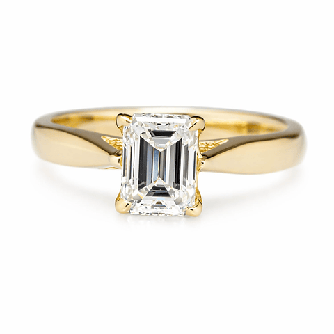 Anillo Solitario Diamante Natural Corte Esmeralda en Oro Amarillo 18K