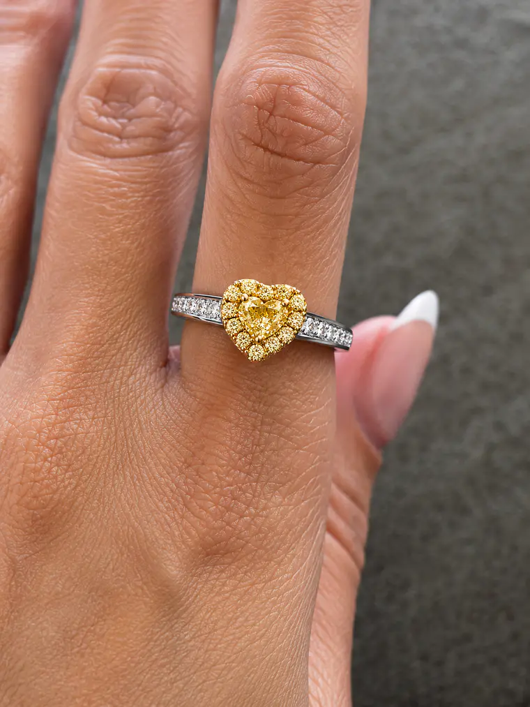 Anillo Solitario Diamante Fancy Yellow Natural Corazón Oro Blanco 18k 2