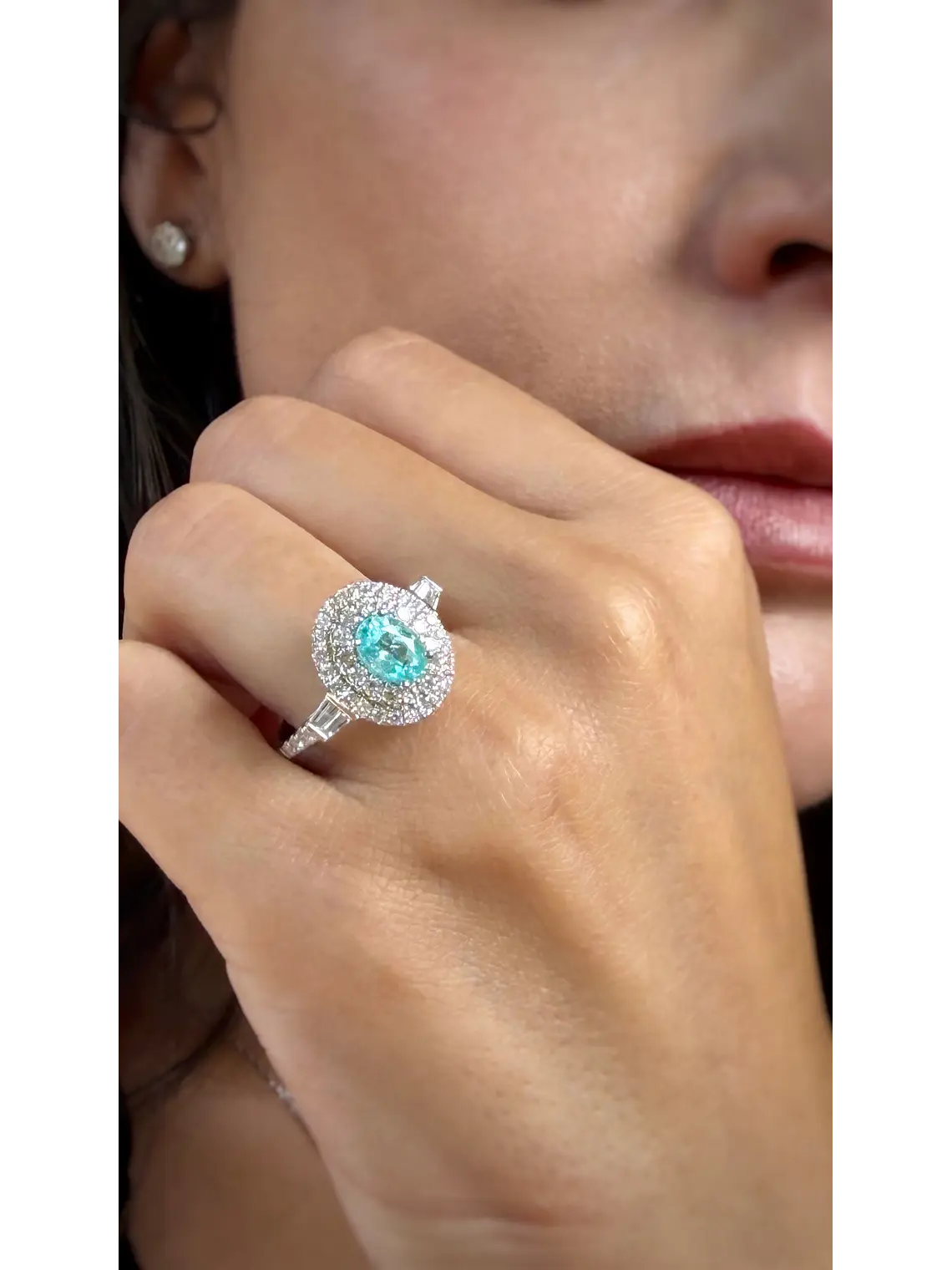 Precioso Anillo Turmalina Paraíba Natural Halo de Diamantes en Oro Blanco 18K 2