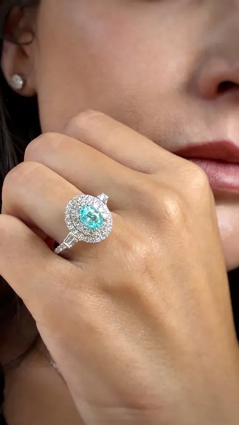 Precioso Anillo Turmalina Paraíba Natural Halo de Diamantes en Oro Blanco 18K