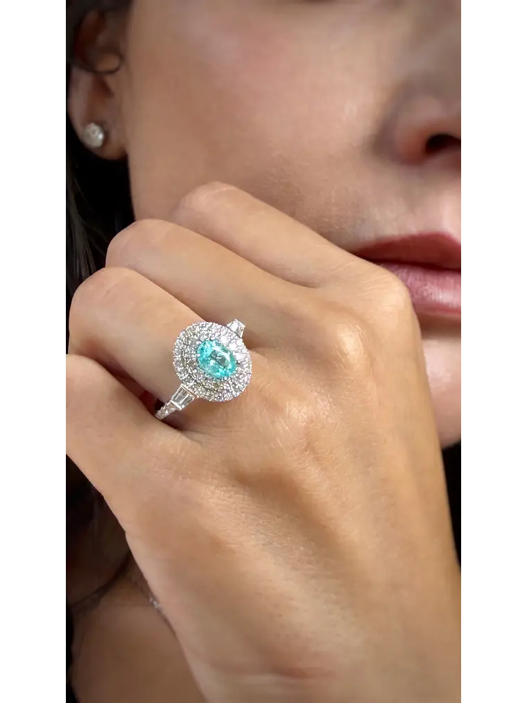 Precioso Anillo Turmalina Paraíba Natural Halo de Diamantes en Oro Blanco 18K 2