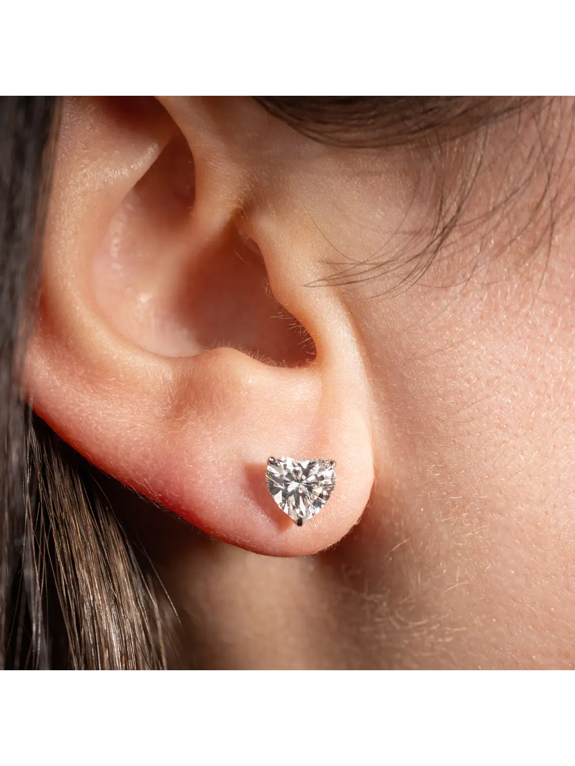 Aros Stud Solitarios Diamantes Corazón en Oro Blanco 18K 4