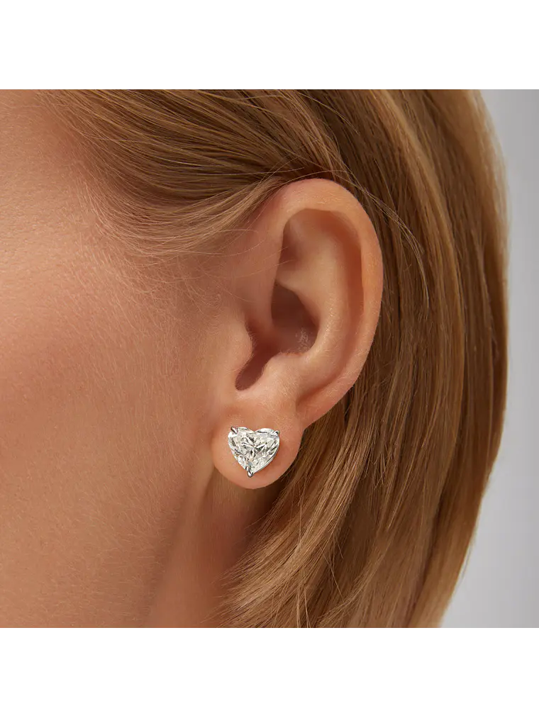 Aros Stud Solitarios Diamantes Corazón en Oro Blanco 18K 2