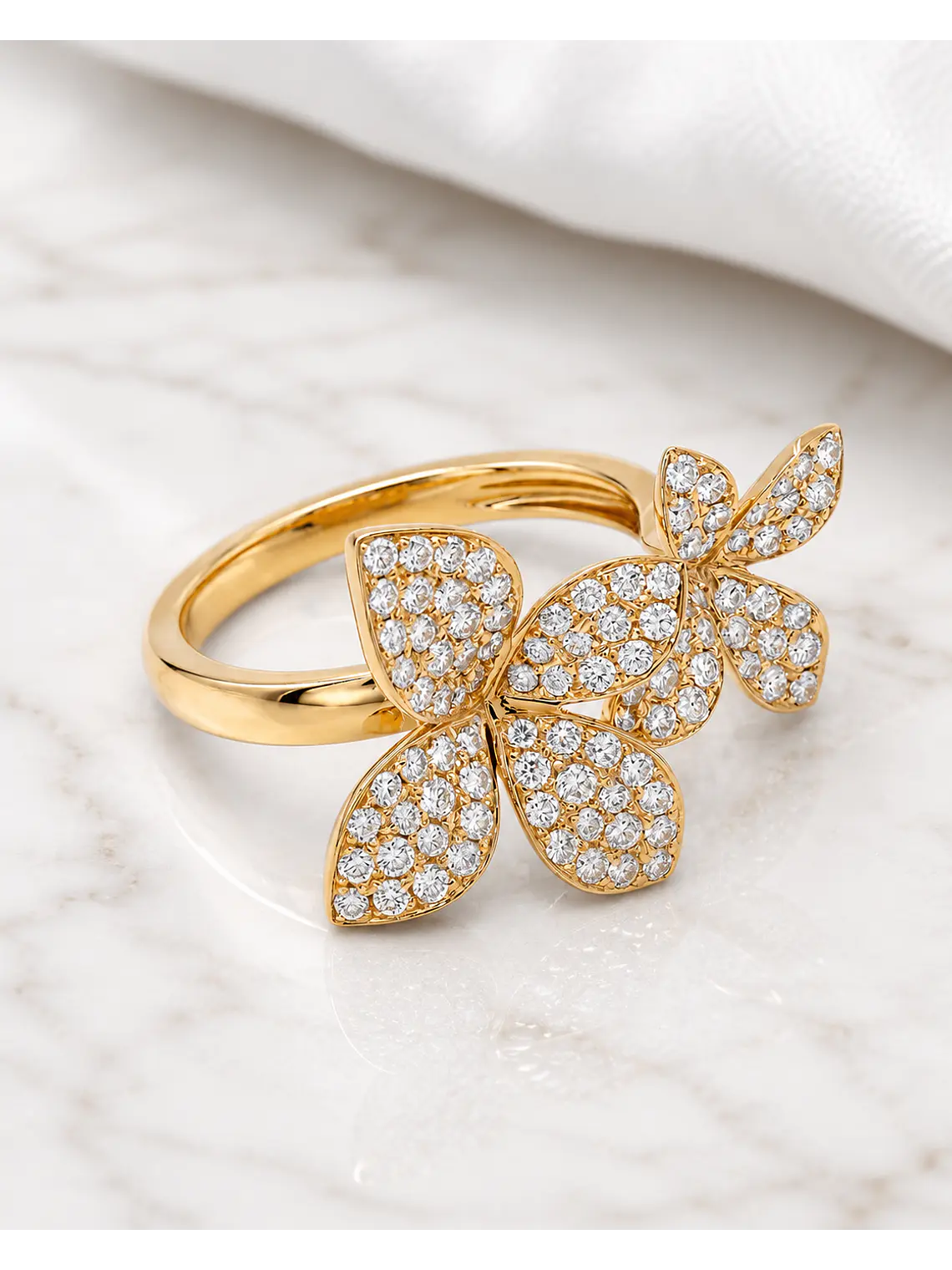 Anillo Solitario Flor Diamantes en Oro Amarillo 18K 3