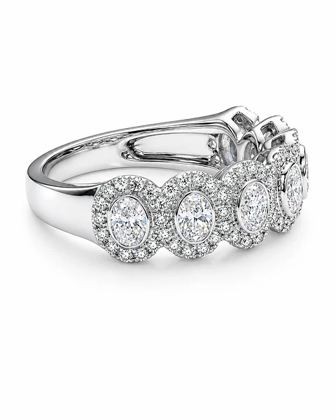 Gran Anillo Cintillo 7 Diamantes Ovales con Halo en Oro Blanco 18K