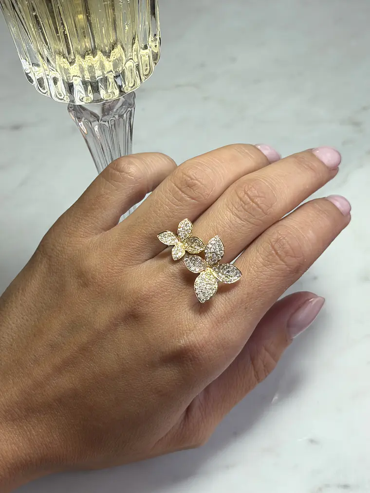 Anillo Solitario Flor Diamantes en Oro Amarillo 18K 4