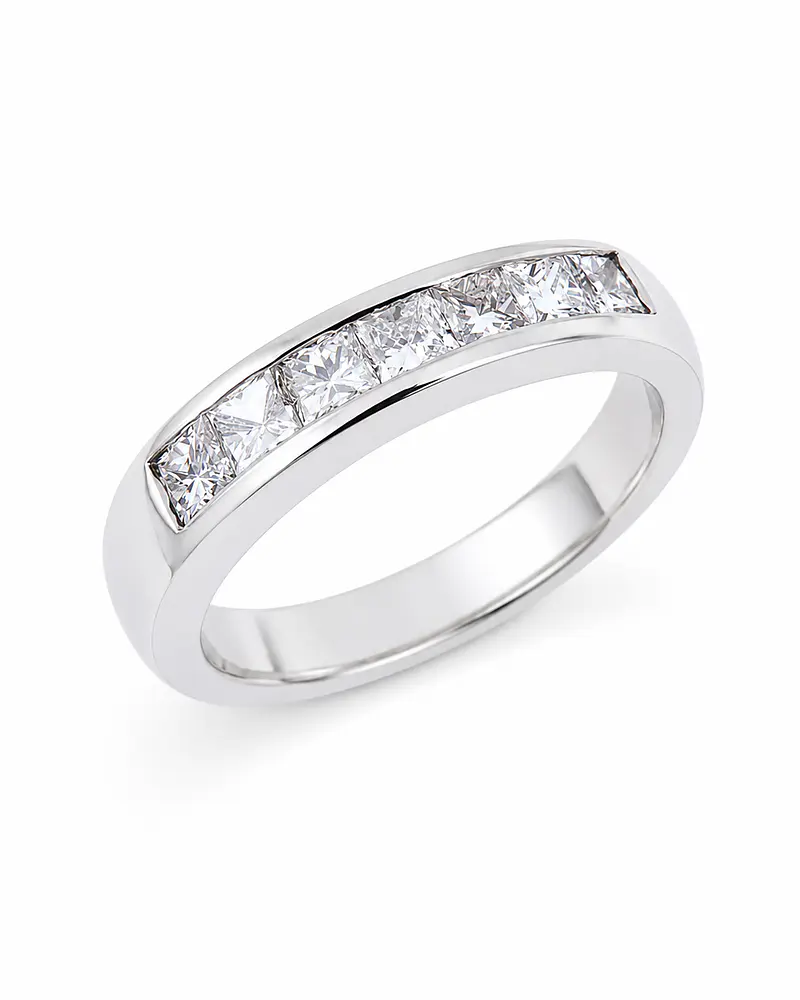 Anillo Medio Cintillo Diamantes corte Princess Oro Blanco 18K