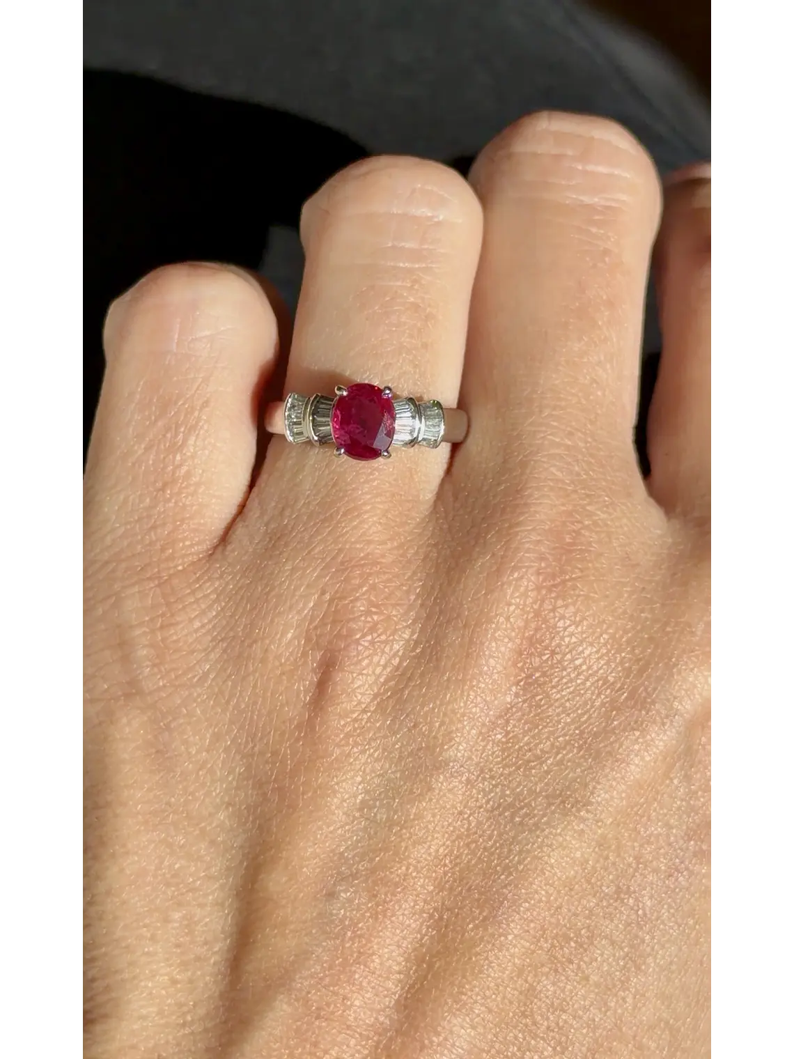 Elegante Anillo Rubí Oval Diamantes Baguette Naturales Platino 2
