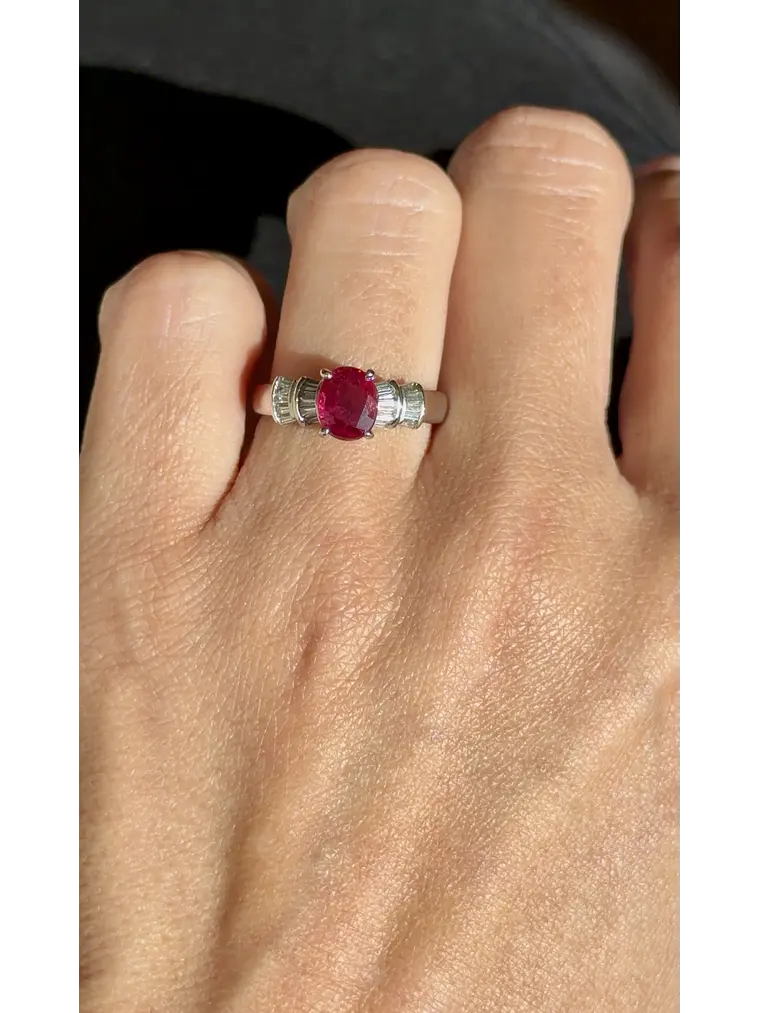 Elegante Anillo Rubí Oval Diamantes Baguette Naturales Platino 2