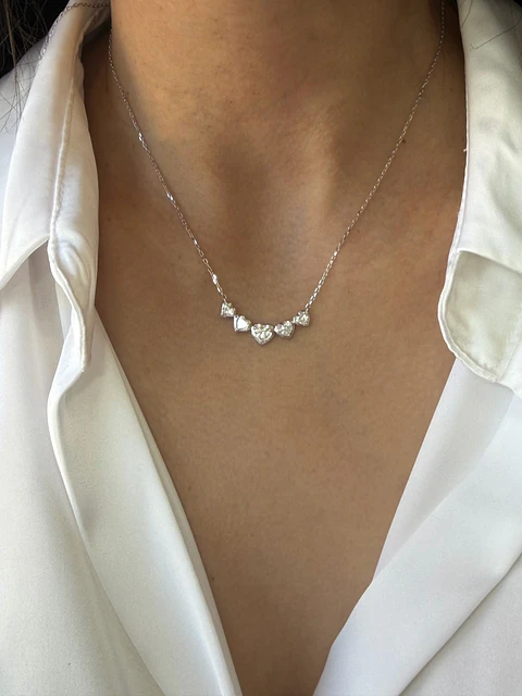 Exclusivo Collar 5 Diamantes Corazones Naturales en Oro Blanco 18K