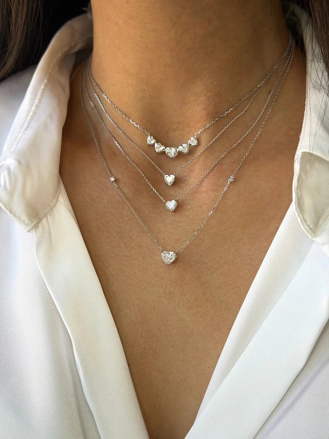 Exclusivo Collar 5 Diamantes Corazones Naturales en Oro Blanco 18K 3
