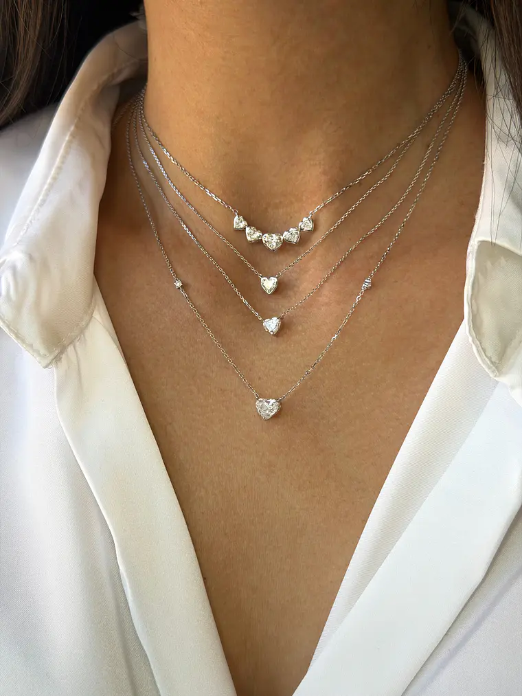 Exclusivo Collar 5 Diamantes Corazones Naturales en Oro Blanco 18K 3