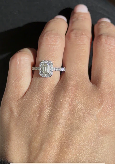 Exclusivo Anillo Solitario Diamante Esmeralda Oro Blanco 18K / GIA