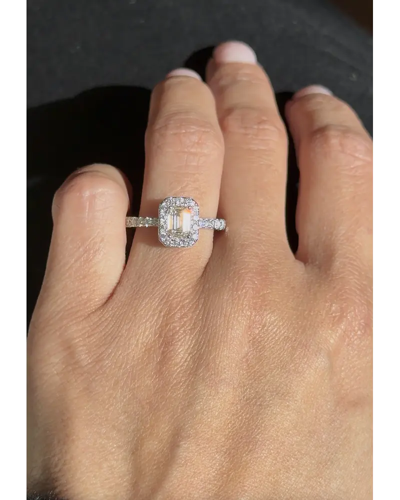 Exclusivo Anillo Solitario Diamante Esmeralda Oro Blanco 18K / GIA