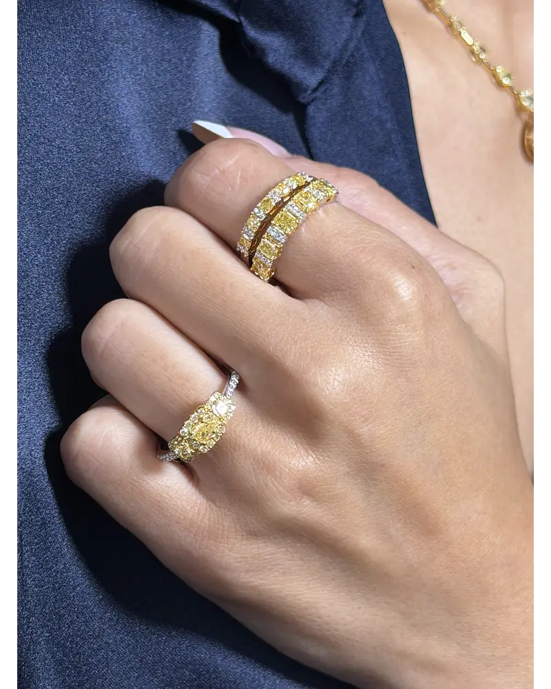 Anillo Tricillo Diamantes Fancy Yellow Natural Cushion Oro Blanco 18k
