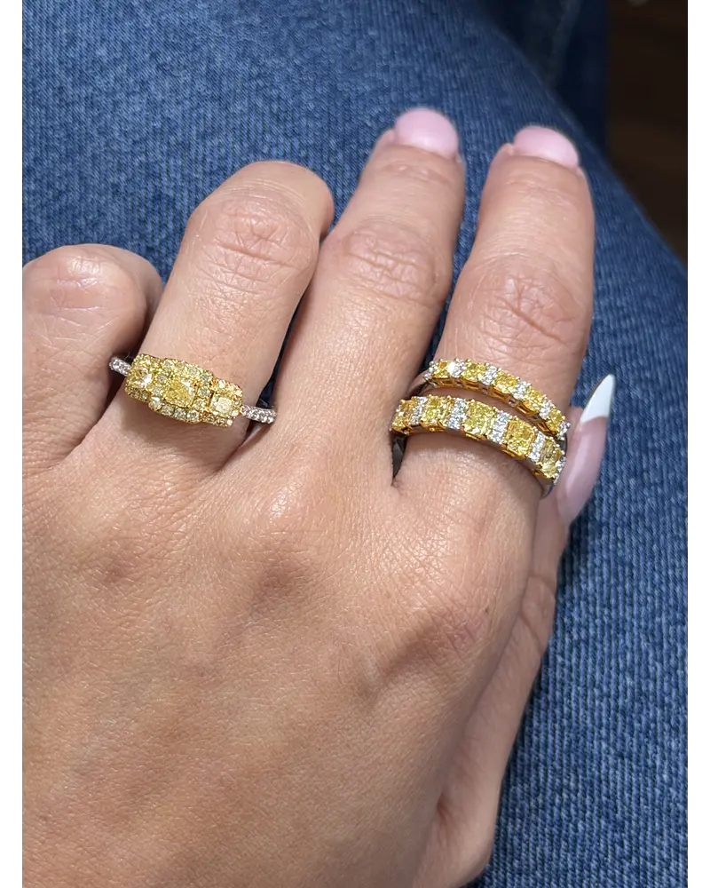 Anillo Tricillo Diamantes Fancy Yellow Natural Cushion Oro Blanco 18k