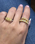 Anillo Tricillo Diamantes Fancy Yellow Natural Cushion Oro Blanco 18k