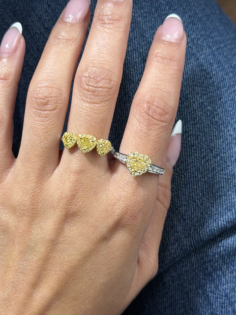 Anillo Tricillo Diamante Fancy Yellow Natural Corazones Oro Blanco 18k