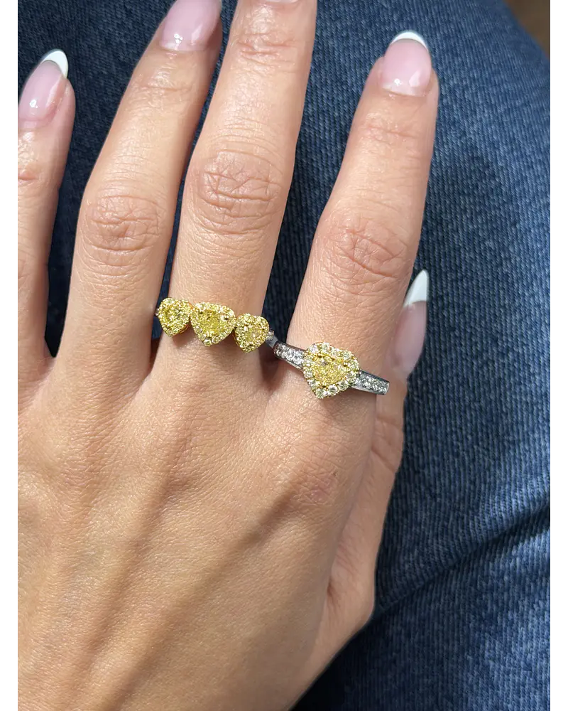 Anillo Tricillo Diamante Fancy Yellow Natural Corazones Oro Blanco 18k