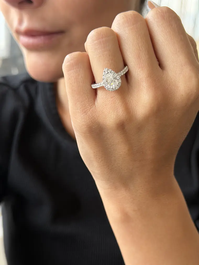 Anillo Solitario Corte Gota Pera Diamantes Naturales Oro Blanco 18K / GIA 4