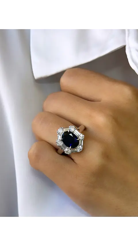 Precioso y Gran Anillo Solitario Zafiro Azul Diamantes Baguette Platino
