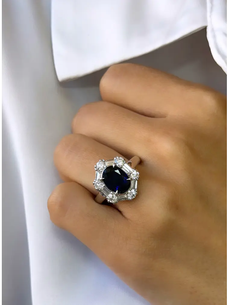 Precioso y Gran Anillo Solitario Zafiro Azul Diamantes Baguette Platino 2