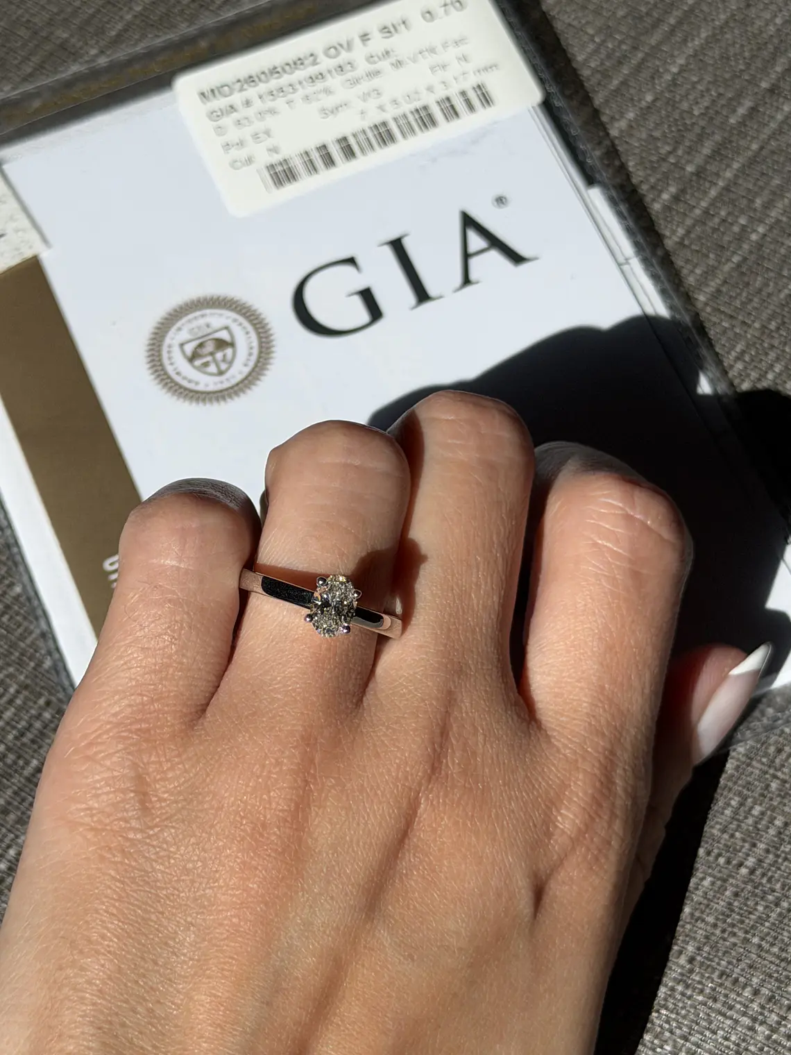 Anillo Solitario Corte Ovalado Diamante Natural con Certificado GIA 3